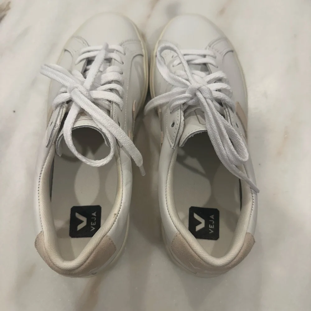 New never worn Veja sneakers - Picture 2 of 6